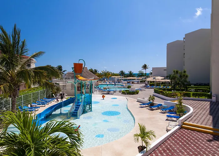 Aquamarina Beach Hotel